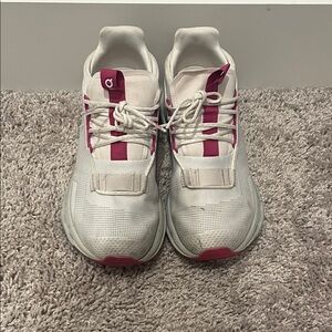 on clouds cloudnova hot pink and white running shoes - size 8.5